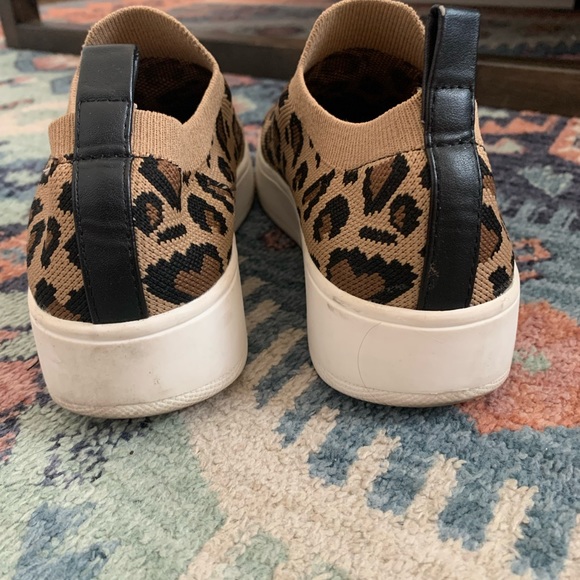 Steve Madden Cheeta Print Slides - Picture 3 of 4